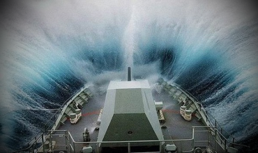 Судно попало в двенадцатибальный шторм