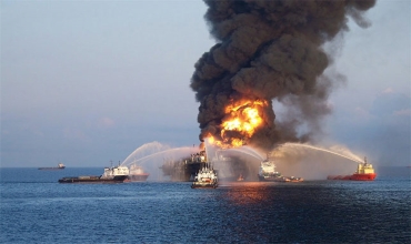 Пожар в море