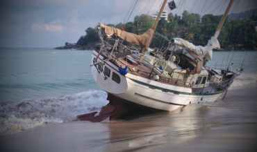 Кораблекрушение прогулочного катера