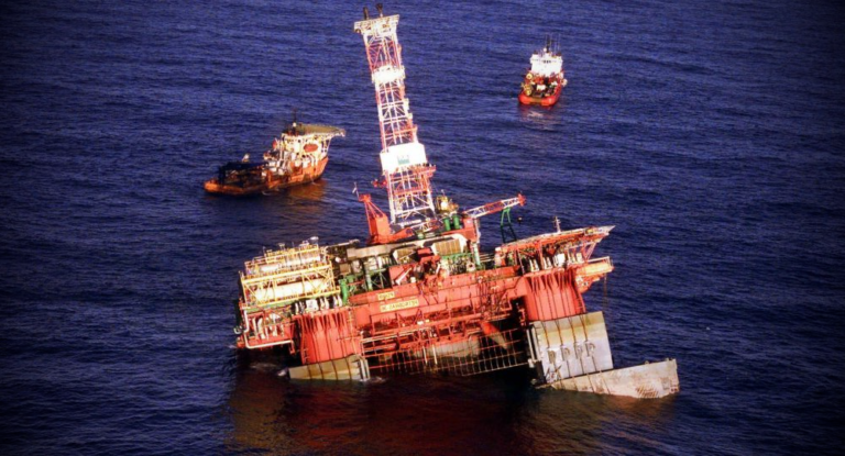 Нефтяная платформа фото