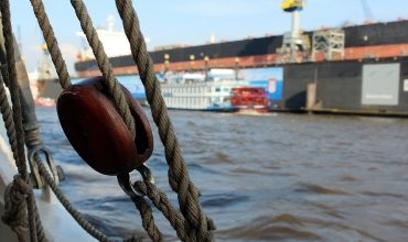 Радиотелефонная связь на мостике судна