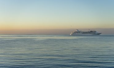 Использование маневренных качеств судов для решения конкретных задач судовождения