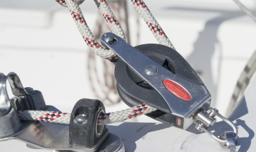 Влияние гребного винта регулируемого шага (ВРШ) и руля на управляемость судна