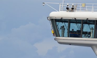 Работа ледокола при проводке судов во льдах