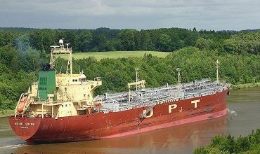 Эффект присасывания при маневрировании судна в узкостях