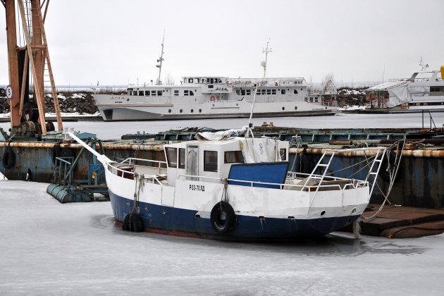 Маломерное парусно моторное судно