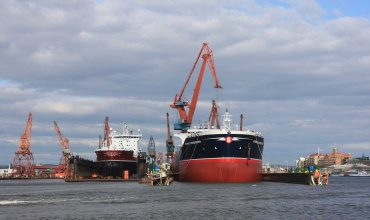 Расчеты прочности плавучих доков при спуске на воду, постановке в док и самодоковании