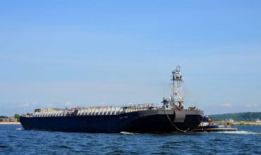 Устройства, используемые на плавучих доках для самодокования, переправления и ремонта