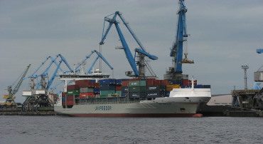 Изменение технологии грузовых работ и перевозки грузов — определяющий фактор в развитии конструктивных типов судов