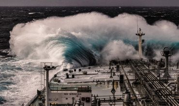 Восприятие корпусными конструкциями внешних нагрузок, действующих на судно