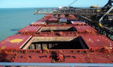 Ограждение открытых палуб фальшбортами, леерами и волноотбойниками и подвижные соединения