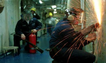 Слесарно-пригоночные работы и их механизация в судостроении