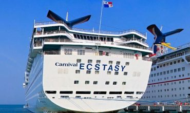 Круизный лайнер Carnival Ecstasy