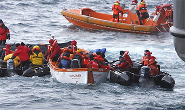 Questions and answers to Crew Evaluation System Test about Crowd Control Management