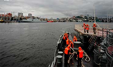 Questions and answers to Crew Evaluation System Test about Ship Mooring