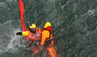 Questions and answers to Crew Evaluation System Test about Personal Survival and Survival Craft