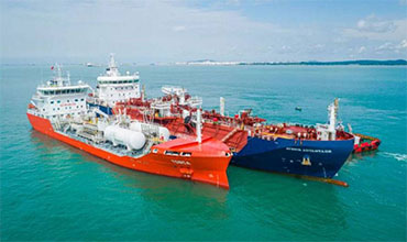 Liquefied NG Bunkering Operations from Ship to Shore