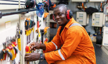 Questions and answers to Seagull CES test for seamans about Engine department for all types of vessels