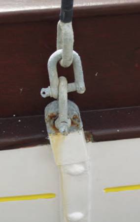 Canted shackle