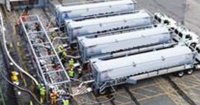 LNG bunkering with multiple trucks, via common manifol