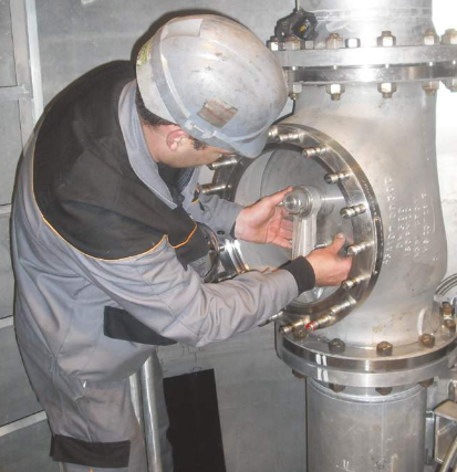 Specialist on a gas carrier