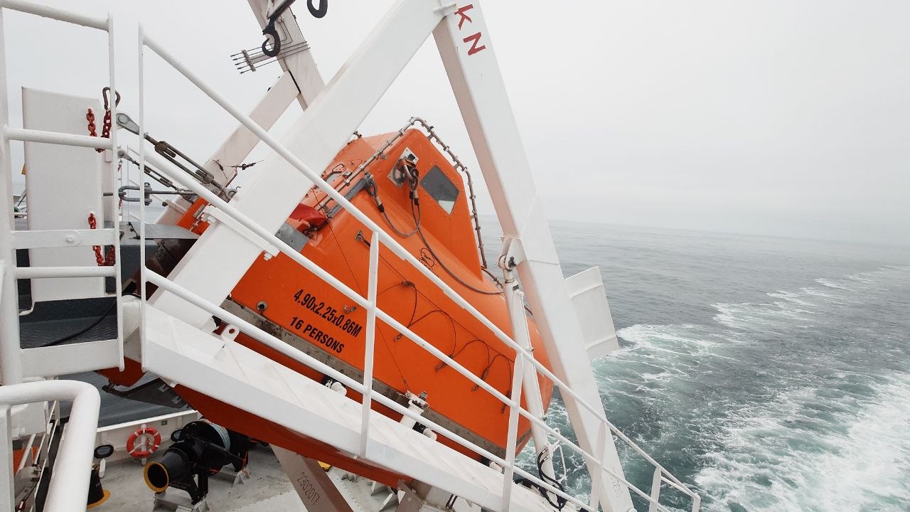 Enclosed lifeboat and on-load release gear checked during a port state control inspection